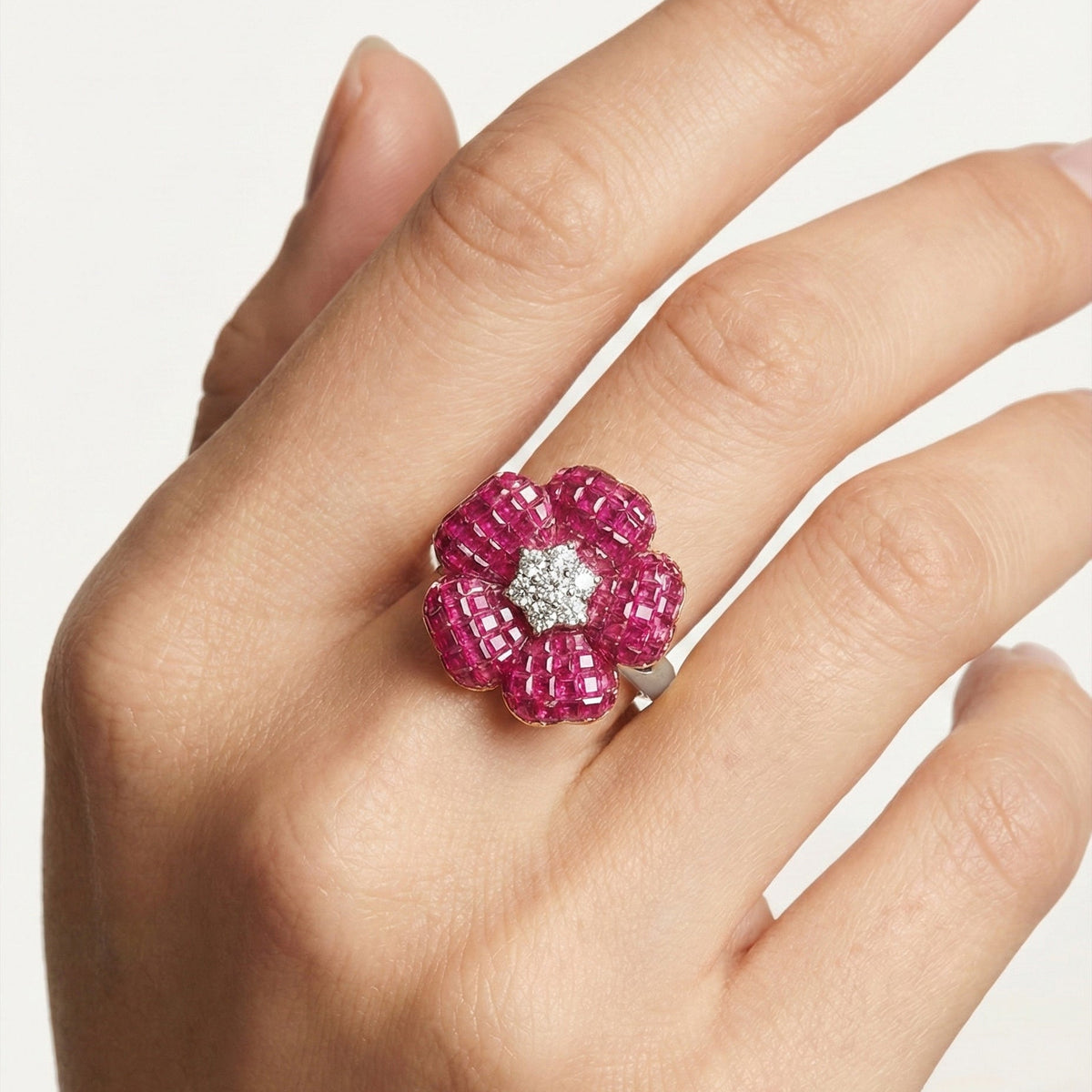 Serti rosé bloom ring