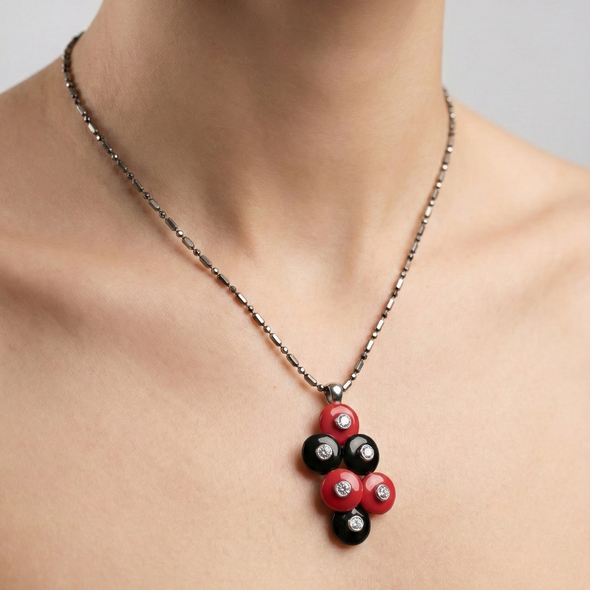 Midnight rouge pendant